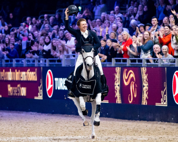 jumper Ebolensky (KWPN (Royal Dutch Sporthorse), 2009, from Clinton I)